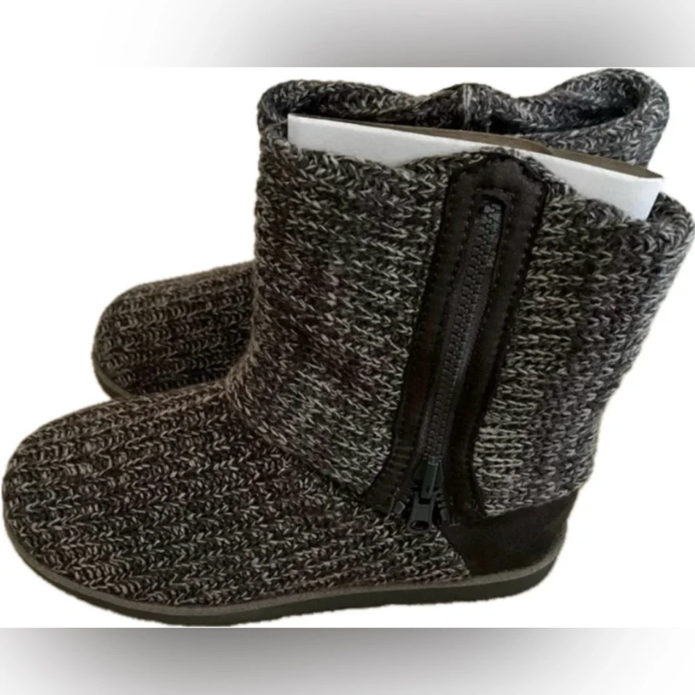 SO gray and black knit design ankle boots. New with tags in box. Size 8.5